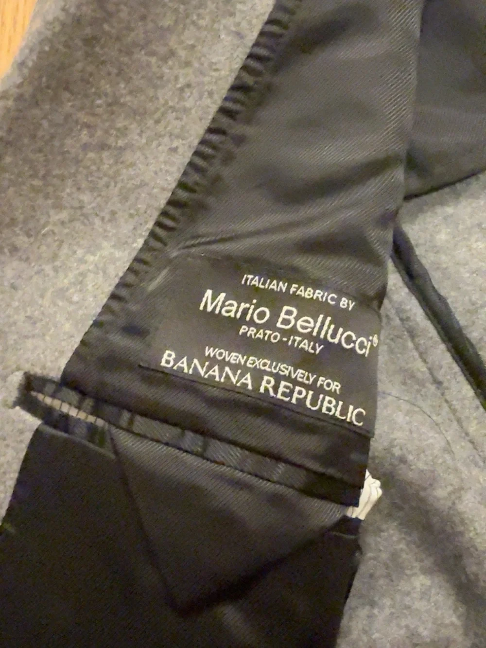 Banana Republic Gray Wool Blazer Men’s 44R Italian Fabric Mario Bellucci